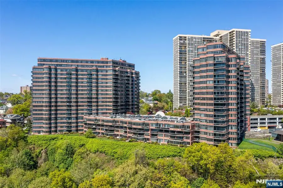 100 Carlyle Drive VP6, Cliffside Park, NJ 07010 - #2