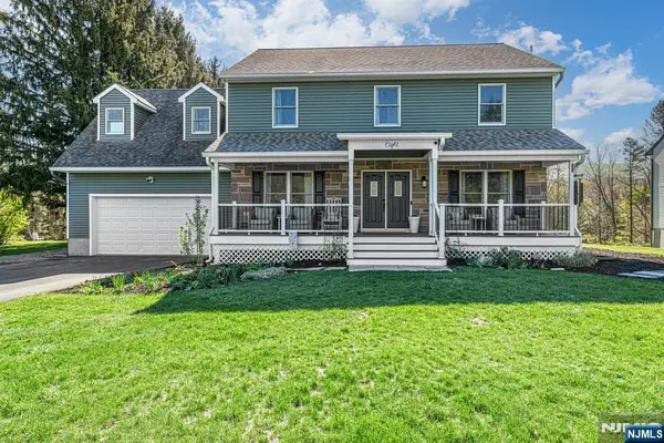 8 E GATE Drive, Vernon, NJ 07418