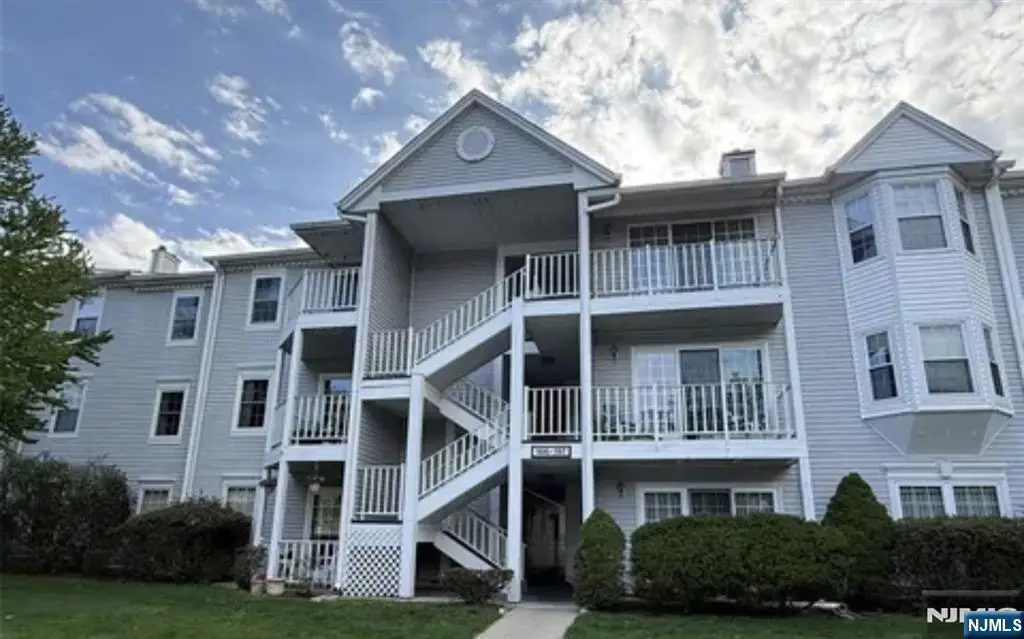 1048 Ash, Mahwah, NJ 07430 - #1