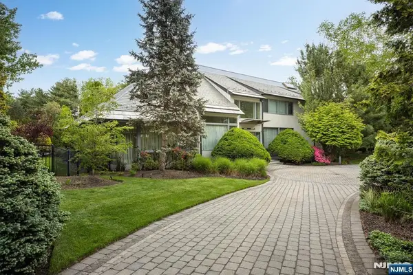 4 Hunter Ridge, Woodcliff Lake, NJ 07677