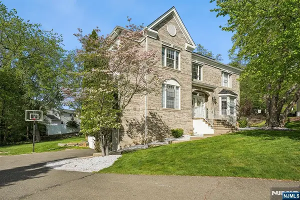 6 Diane Court, Wayne, NJ 07470