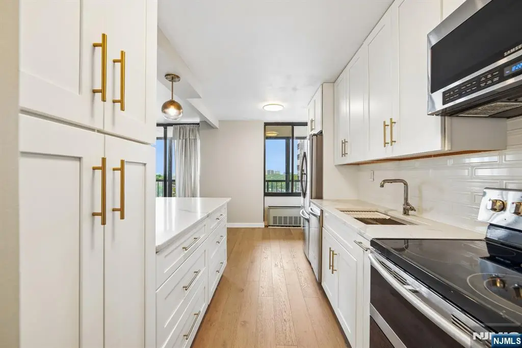 300 Winston Drive 923, Cliffside Park, NJ 07010 - #1