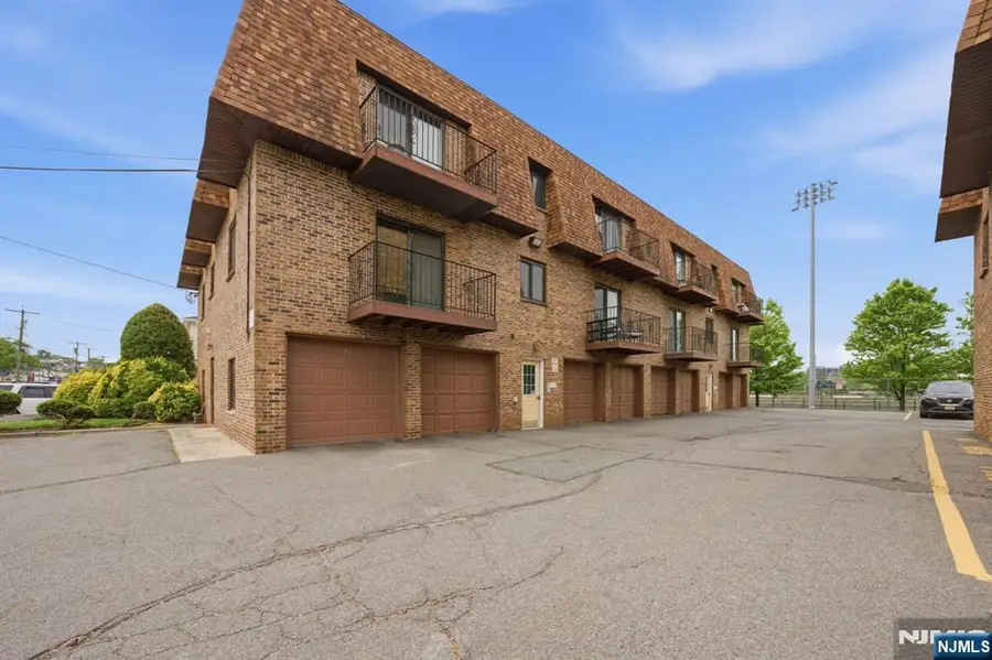 825 Riverside Avenue 203, Lyndhurst, NJ 07071 - #2