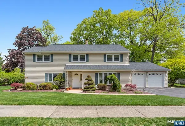 16 Barbara Way, Wayne, NJ 07470