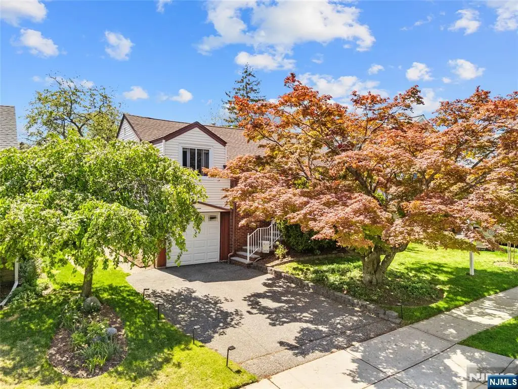13 Lockwood Drive, Clifton, NJ 07013 - #1