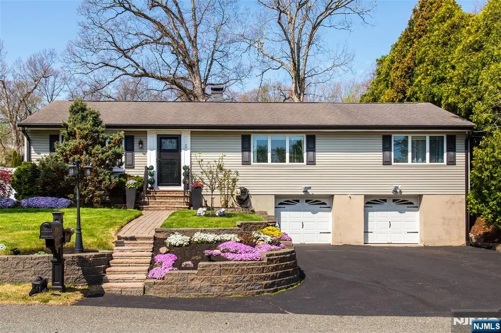 1 Circle Boulevard, Newfoundland, NJ 07435 - #1