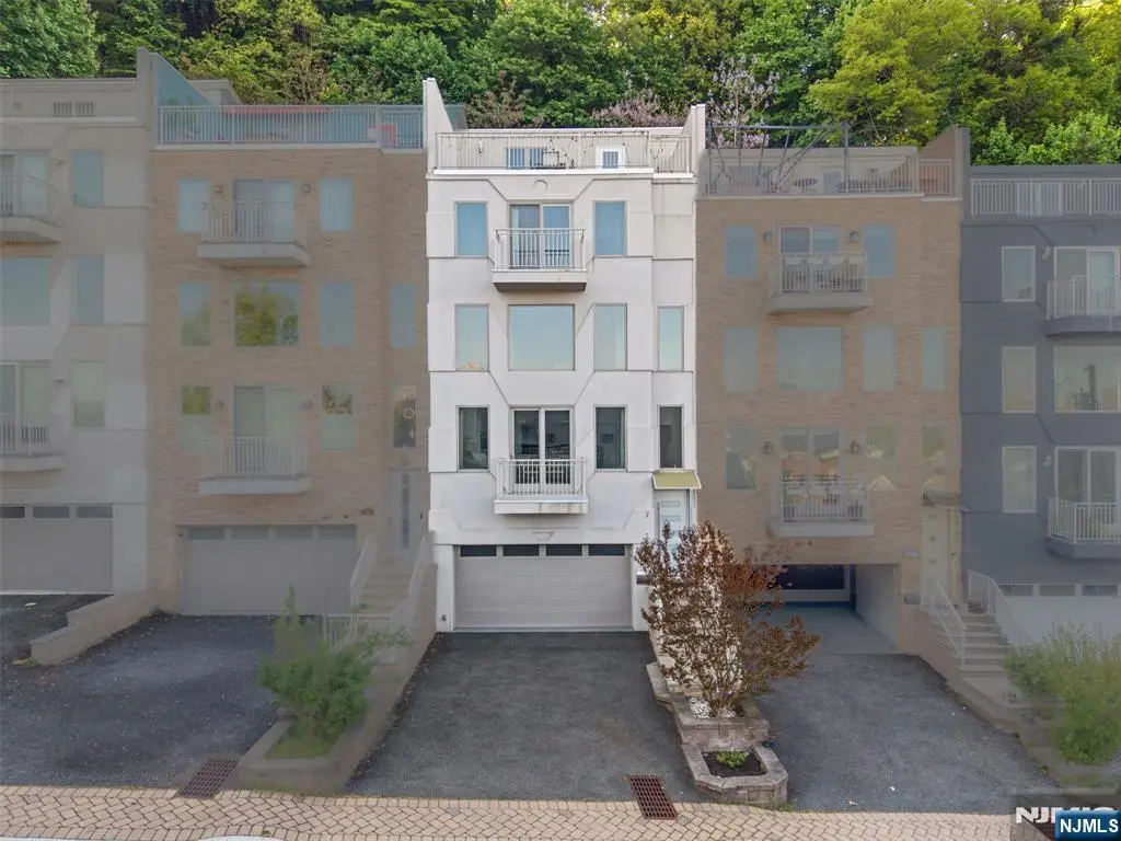 7 Oakdene Terrace 7, Edgewater, NJ 07020 - #1