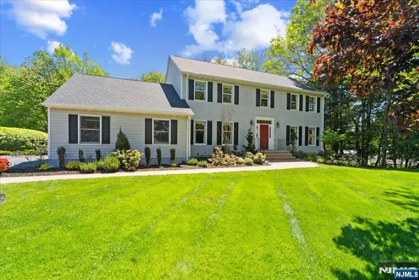 74 Van Blarcom Lane, Wyckoff, NJ 07481