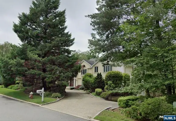 66 Adams Drive, Cresskill, NJ 07626
