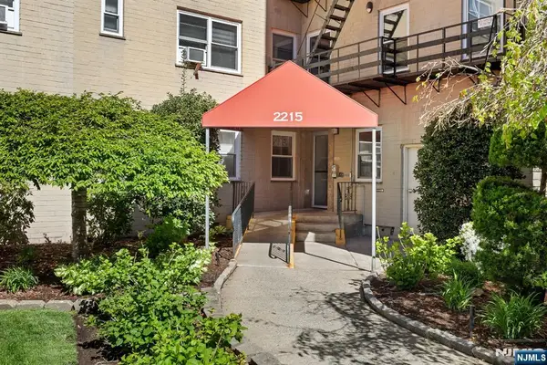 2215 N Central Road 4A, Fort Lee, NJ 07024