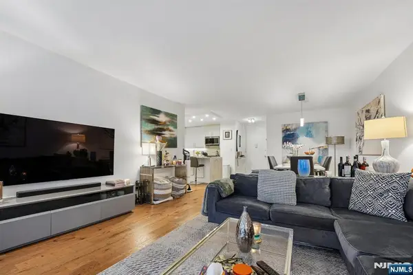555 North Avenue 1V, Fort Lee, NJ 07024