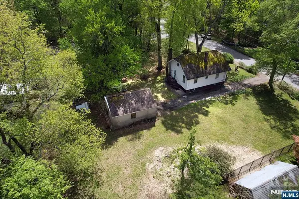 86 Greenwood Avenue, Pequannock Township, NJ 07440