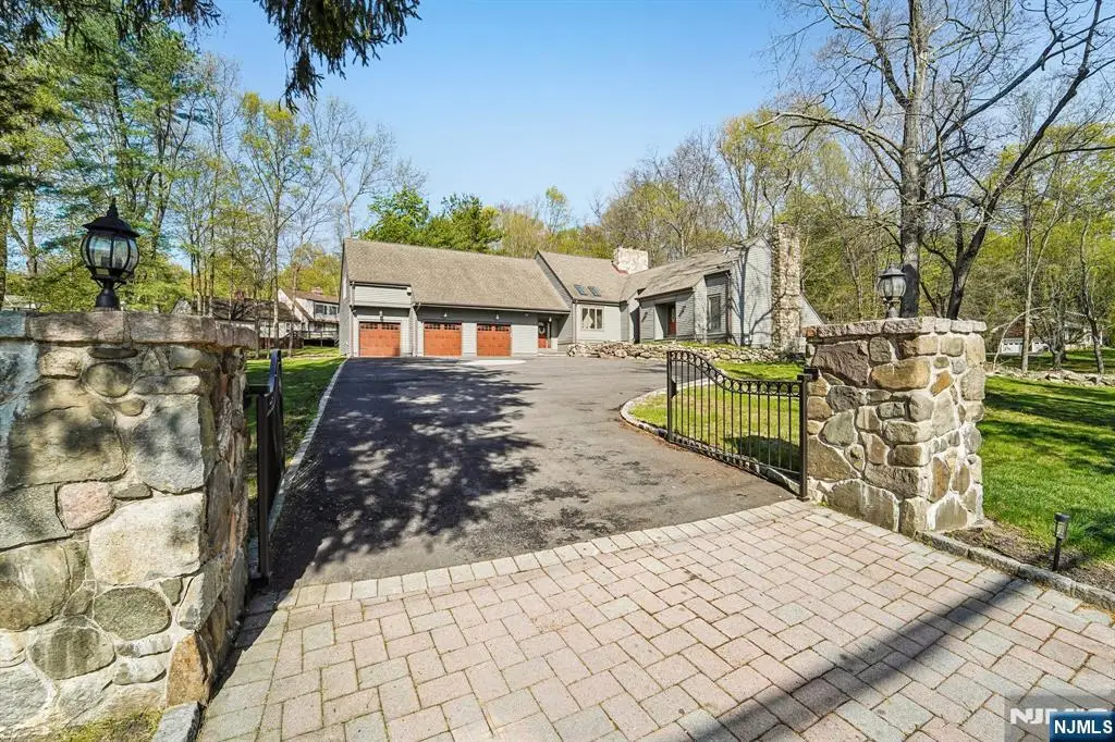 11 Carlough Road, Upper Saddle River, NJ 07458 - #1