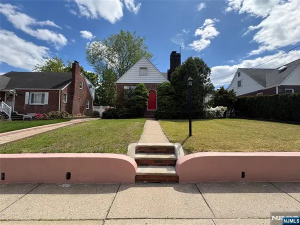 40 Sylvan Avenue, Bergenfield, NJ 07621
