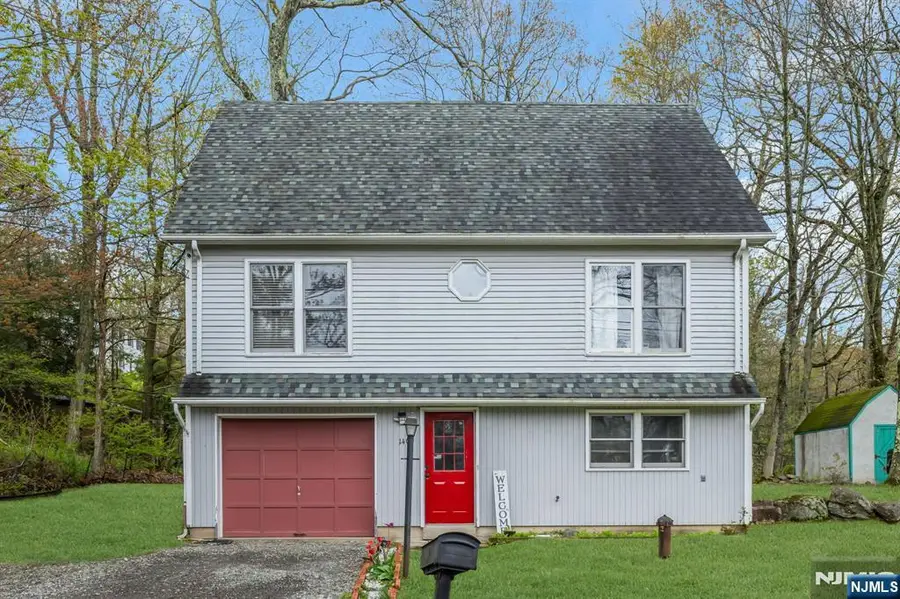 140 Papscoe Road, Upper Greenwood Lake, NJ 07421 - #2