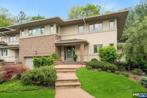 22 Fox Run, Allendale, NJ 07401