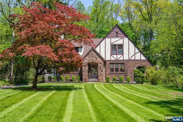 184 Old Short Hills Road, Millburn, NJ 07078