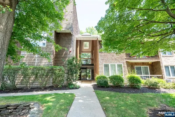 7 Tulip Crescent 2D, Little Falls, NJ 07424