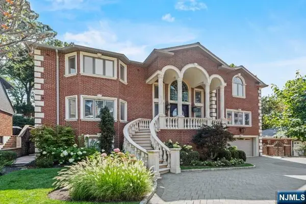 512 Winterburn Grove, Cliffside Park, NJ 07010
