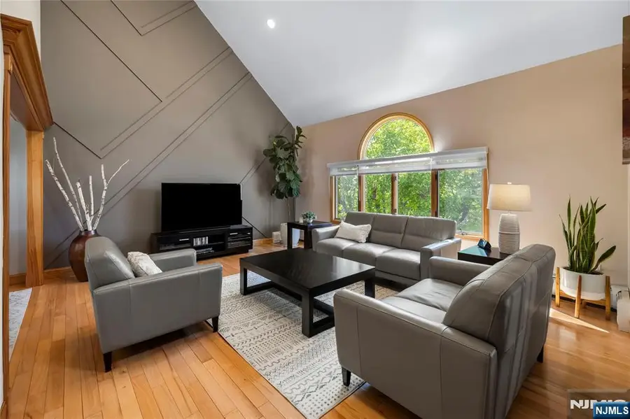 66 Roehrs Drive, Wallington, NJ 07057 - #3