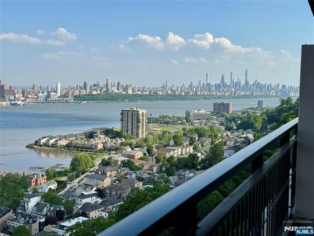 4 Horizon Road 1417, Fort Lee, NJ 07024 - #1