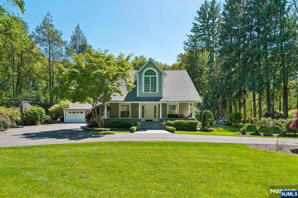 42 Hillside Avenue, Upper Saddle River, NJ 07458 - #1