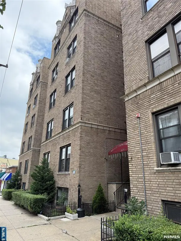 2700 John F Kennedy Boulevard 302, Jersey City, NJ 07306
