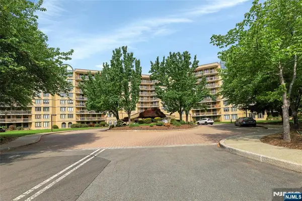 10 Smith Manor Boulevard 804, West Orange, NJ 07052
