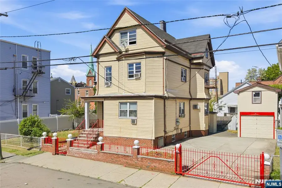 144-146 Pearsall, Jersey City, NJ 07305 - #3