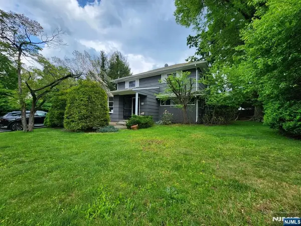 20 Elmwood Terrace, Cresskill, NJ 07626