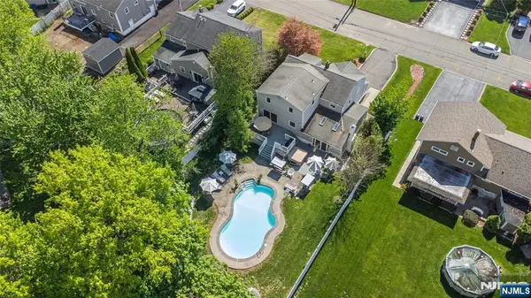 25 Meadow Drive, Little Falls, NJ 07424