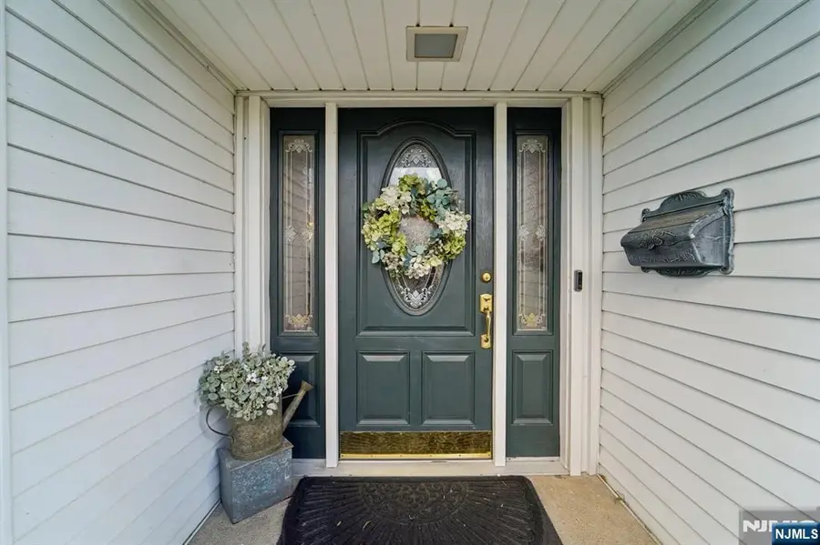 15 Ella Lane, Wayne, NJ 07470 - #2