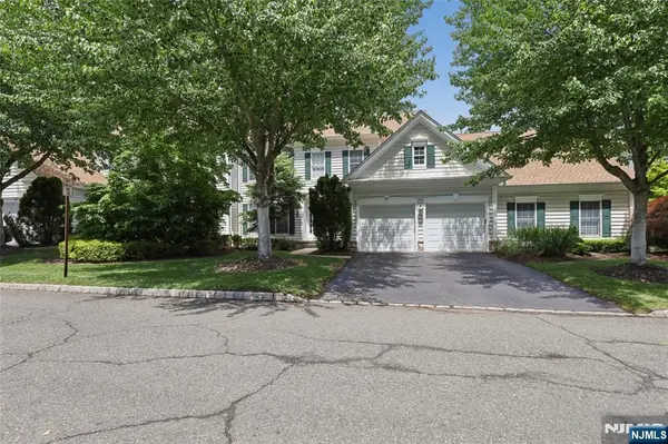 122 White Pine Court, Paramus, NJ 07652