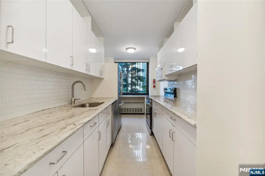200 Winston 121, Cliffside Park, NJ 07010 - #1