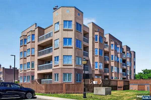 502 Livingston Court N502, Edgewater, NJ 07020