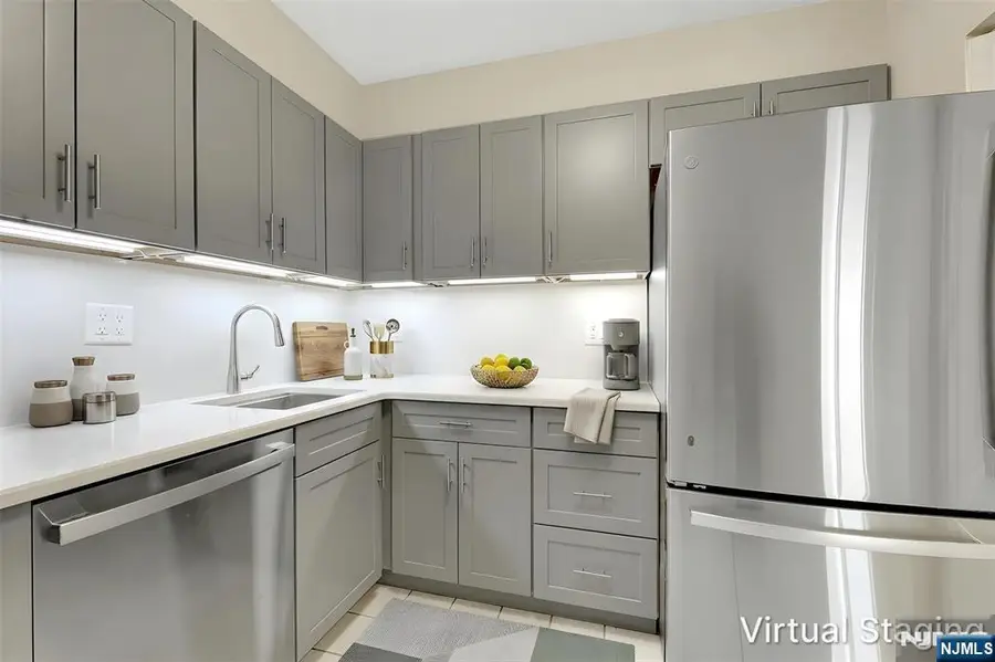 2000 Linwood 14 0, Fort Lee, NJ 07024 - #3