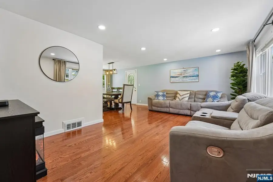 21 Howard Place, Waldwick, NJ 07463 - #3