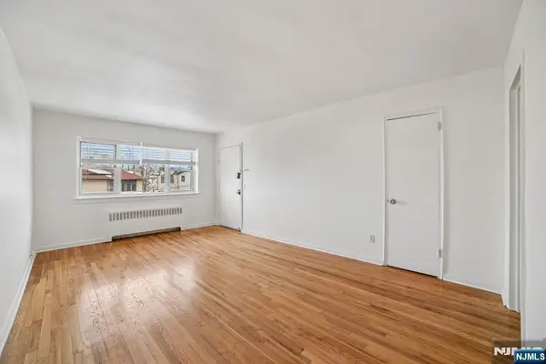 2430 8th Street 5B, Fort Lee, NJ 07024
