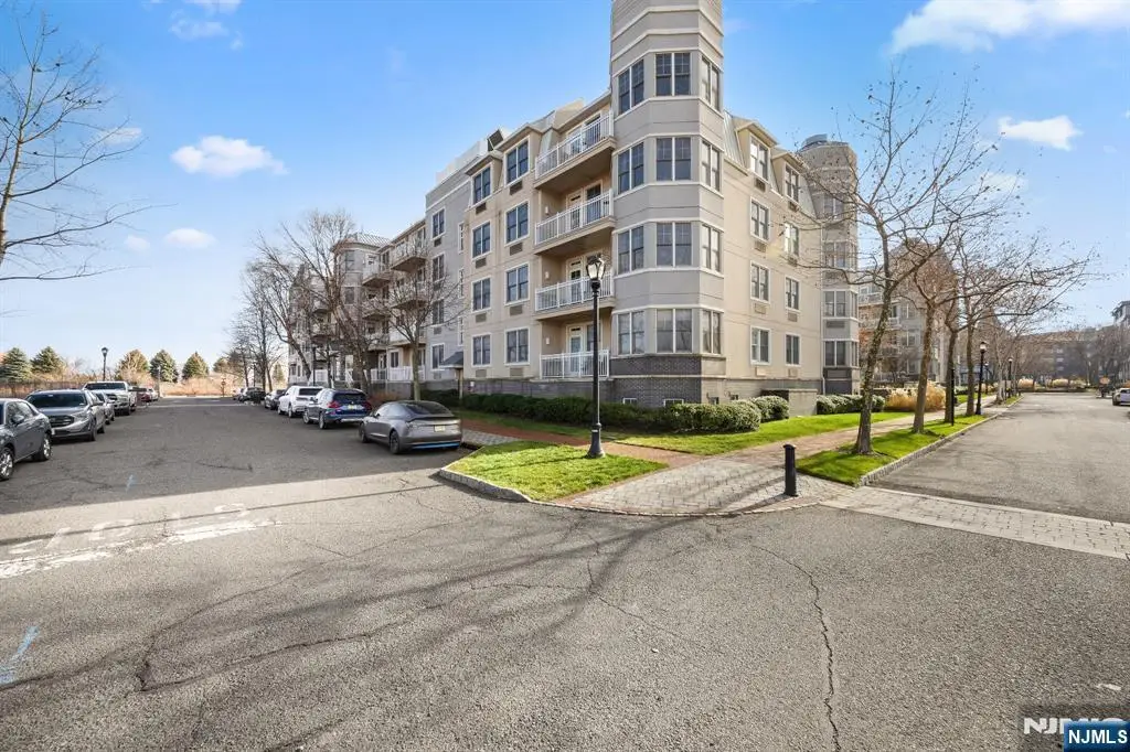 15 Enterprise Court 105, Jersey City, NJ 07305 - #1