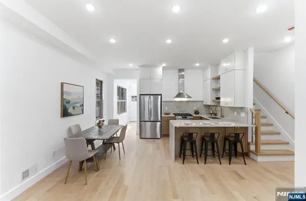 113 Oak Street, Jersey City, NJ 07304