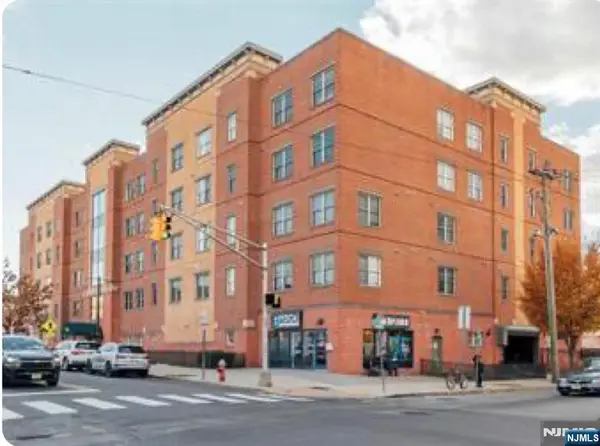 1209 Summit Avenue 402, Jersey City, NJ 07307