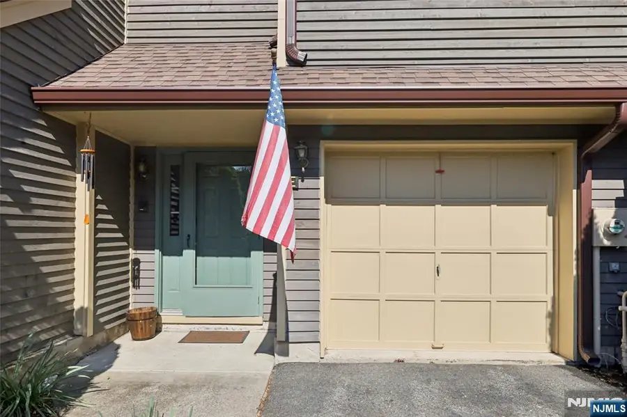 38 Lexington Lane E, West Milford, NJ 07480 - #2