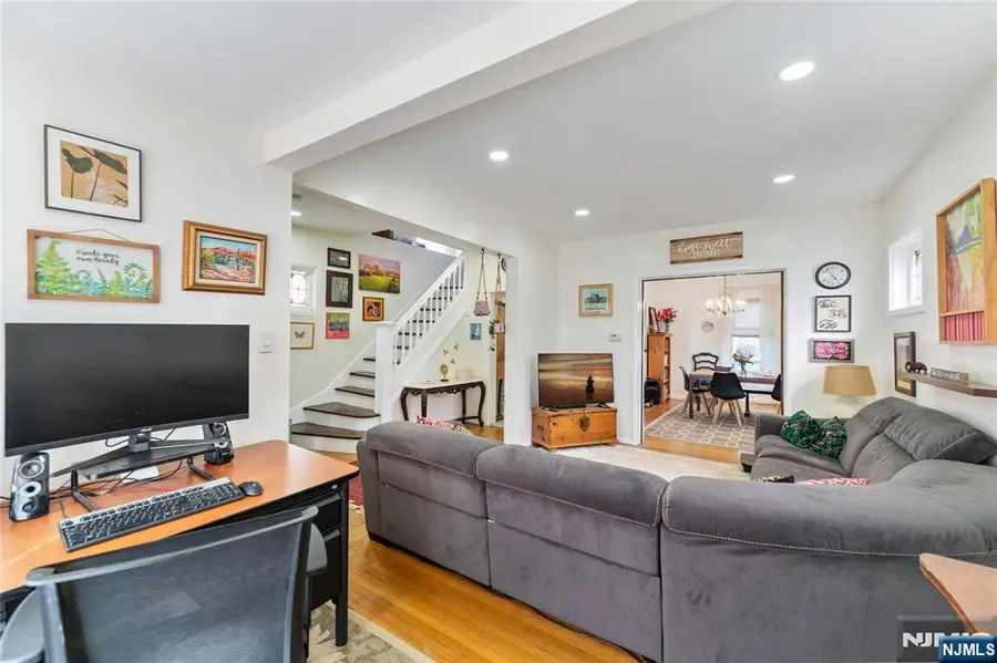 186 Oakwood Avenue, Cliffside Park, NJ 07010 - #3