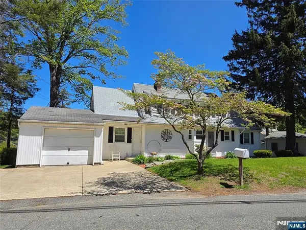 32 Telemark Road, Rockaway Township, NJ 07866