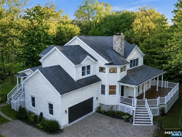 8 Lauren Pond Court, Demarest, NJ 07627