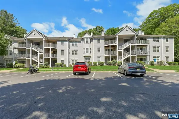 601 Lilac Lane, Mahwah, NJ 07430