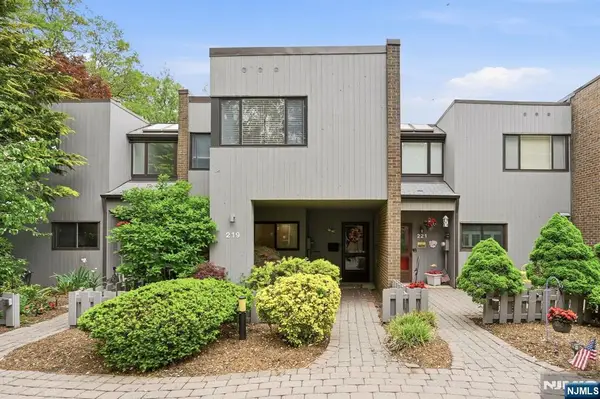 219 Pond Terrace 2B, Twp of Washington, NJ 07676