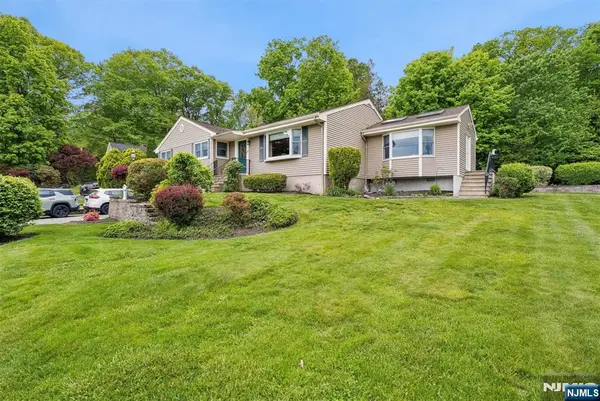 6 Waters Edge, Kinnelon Borough, NJ 07405