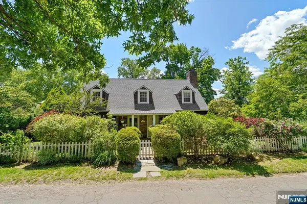694 Sunset Road, Teaneck, NJ 07666