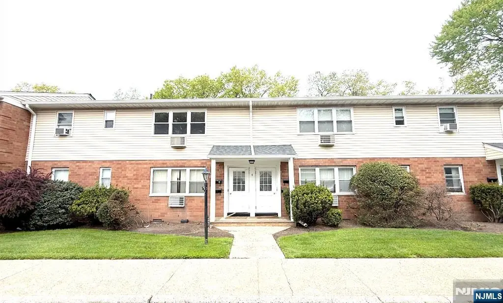 4 Lakeview C, Leonia, NJ 07605 - #1